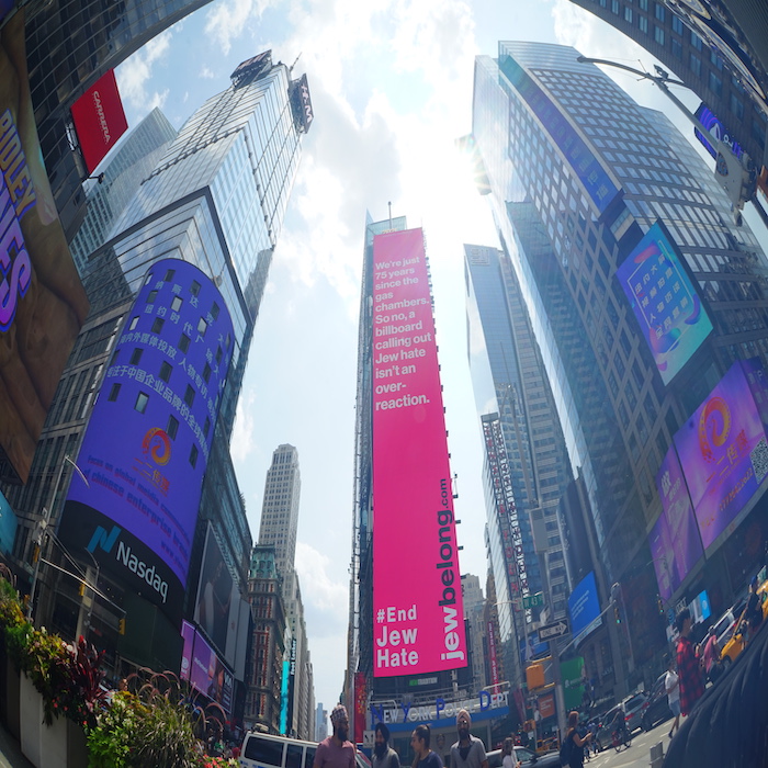 一二传媒荣登纽约时代广场纳斯达克大屏➕汤森路透屏双屏滚播
