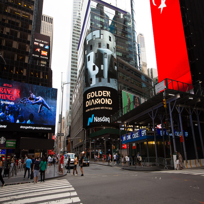 一二传媒Golden霸屏纽约时代广场纳斯达克大屏